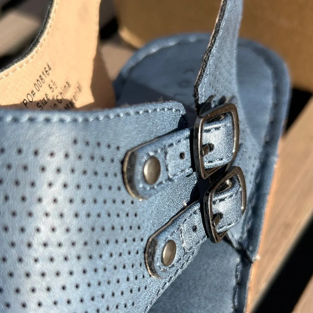Journee collection Wedge Sandals 5.5